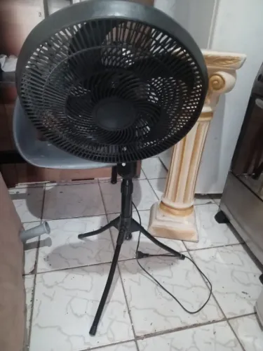 VENDO UM.VENTILADOR DE PE