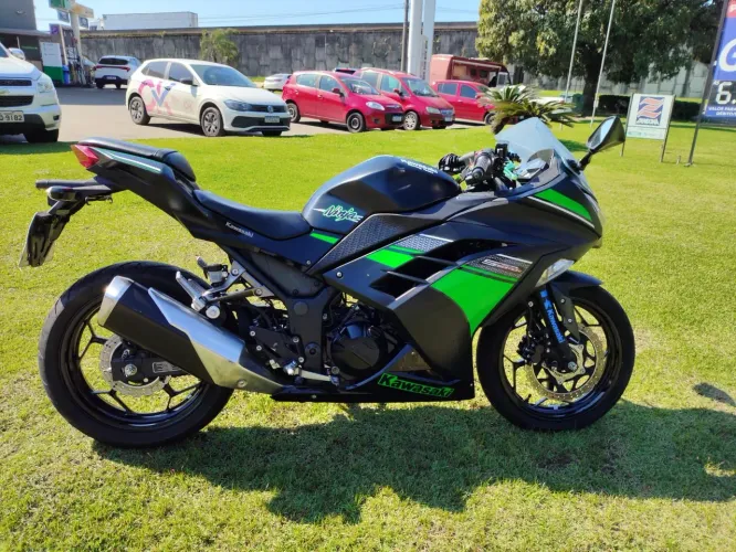 Moto Kawasaki Ninja Impecável 