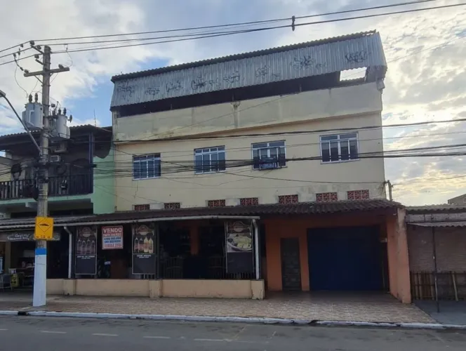 Prédio comercial com 3 unidades na Av.Itaguaí 