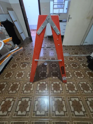 Escada de fibra pequena