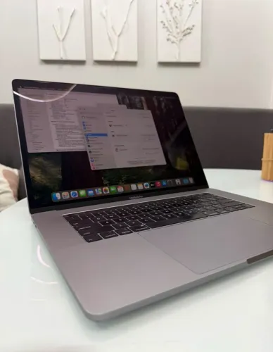 Macbook Pro 2019 i9 32GB RAM 512 SSD 15,4POL