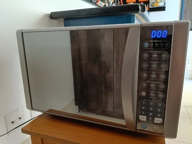 Microondas Electrolux 31 litros 220v (Excelente)