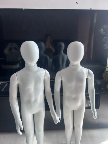 SUPER PROMOÇÃO! 2 Mannequins infantis novos! 1 sai por 130, 2 sai por 200