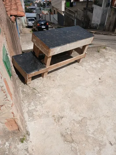 Banco ou bancada. 