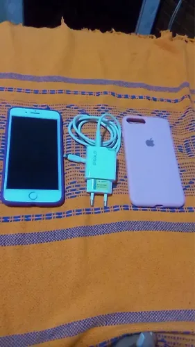 Vendo iPhone 8plus tudo ok acompanha capinha e carregador