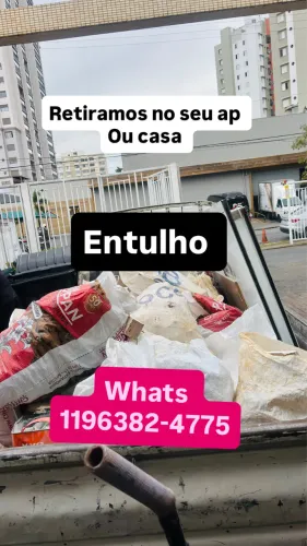 Entulhos , entulho ,madeiras e moveis velhos 