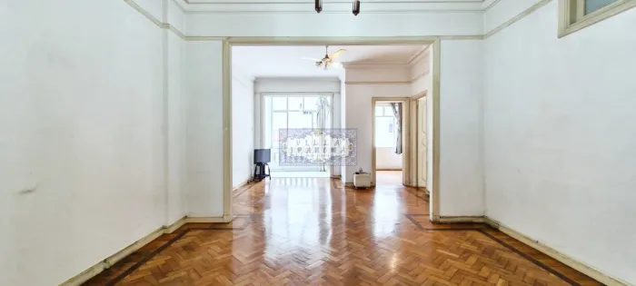 COPACABANA QUADRA DA PRAIA E COPACABANA PALACE 111M2 PREÇO PARA MODERNIZAR 3 QUARTOS 2 SUÍ