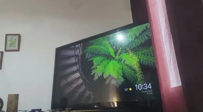 TV LG com cromecast e controle não tenho a base dele somente fixar na parede