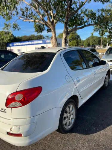 Peugeot 207 Sedan Passion XR 1.4 Flex 8V 4P 2012