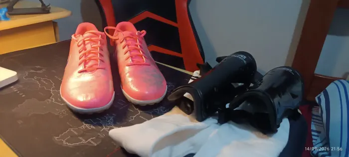 Chuteira society Nike Mercurial Rosa semi nova
