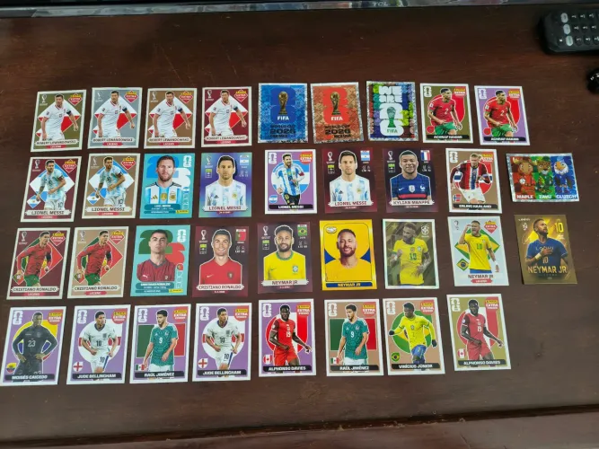 Coleção de 25 figurinhas especiais, algumas importadas : Neymar , Messi , Mbapee e CR7e 