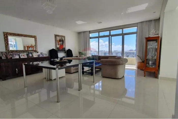 Cobertura 4/4, 1 suíte com possibilidade de transformar em mais 2, Vista Mar na Graça,. e 