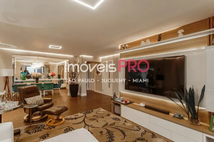 Apartamento para venda com 220m² em Moema - São Paulo.