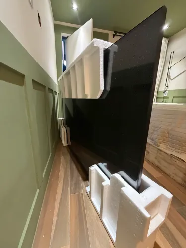 Samsung Crystal UHD 82? 4K 82? UN82TU8000G - Liga e Desliga - Para Conserto