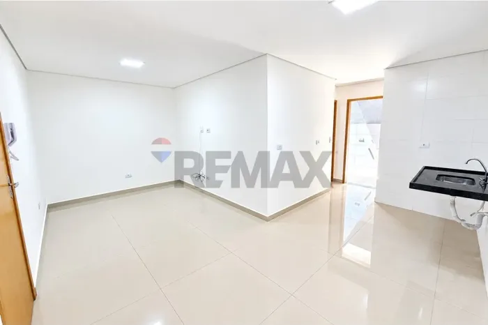 Excelente Apartamento com Quintal/Lavanderia Privativa e Comércio Completo na Porta! 50m d