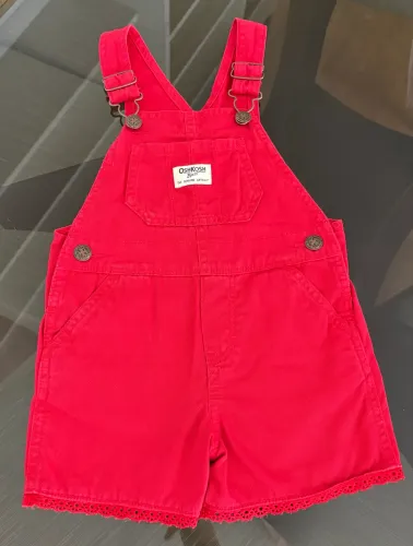 Jardineira Oshkosh 2 anos( veste até 4 anos)