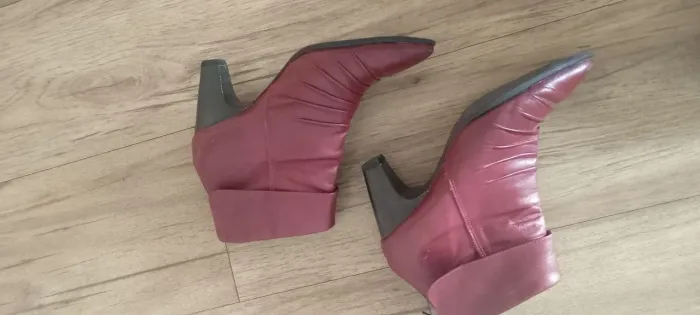 Bota de couro vinho tamanho 35