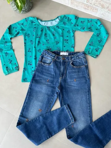 Conjunto bata manga longa Marisol e calça jeans bordada ZARA