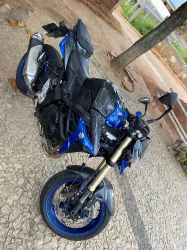 Suzuki Gsr 750 de procedência