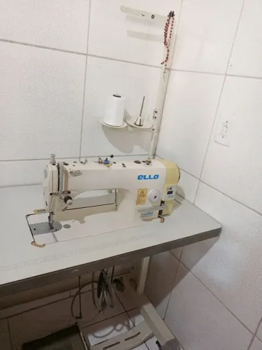 Máquina industrial reta