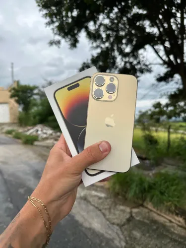 iPhone 14 Pro / Extremamente novo - chip físico