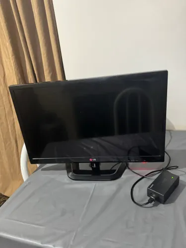 TV Monitor LG 24" LED (HDMI, VGA, USB) + Fonte - Excelente Estado!