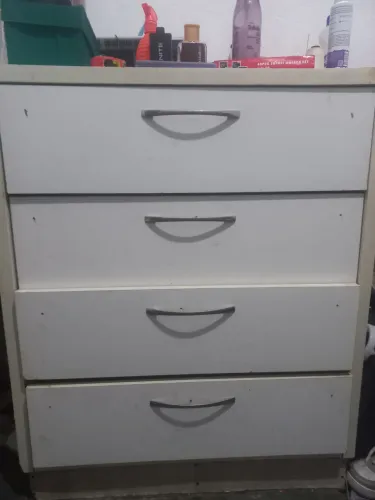 Vendo comoda branca grande e gavetas espaçosa