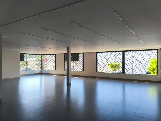 Martins, Prédio Comercial (Novo), 02 Pisos, Elevador, 382m² de Construção, Excelente Local