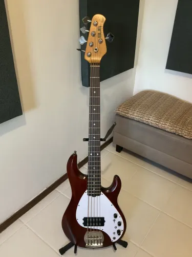 Baixo Music man Sterling SUB Tunado