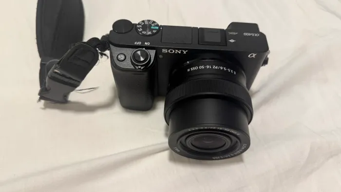 CÂMERA SONY A6400 MIRRORLESS - MUITO NOVA