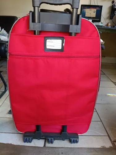 Vendo mala de viagem, grande, COM BÚSSOLA, super nova e bonita.