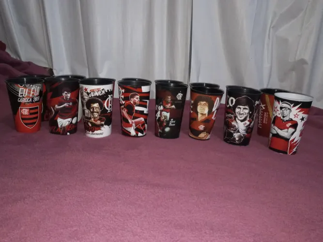 Vendo conjunto de copos originais do Flamengo. Comprados nos dias de jogos no estádio.