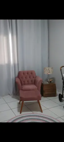 Poltrona de amamentação impecável 