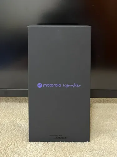 Smartphone Motorola Signature 5G Verde Oliva 512GB 24GB RAM Boost (LACRADO)