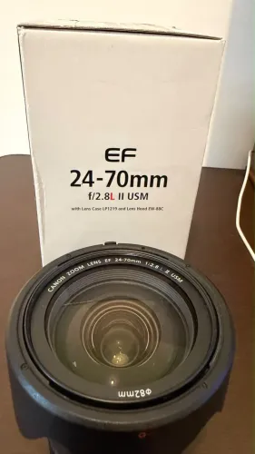 Canon EF 24-70mm f/2.8L II USM - Série L profissional.
