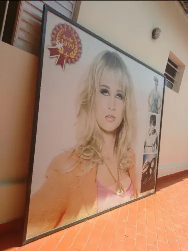 Moldura em metal para banner ou painel