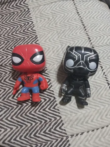 Brinquedos marvel homem aranha e pantera negra