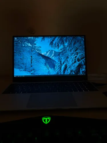 Notebook intermediário + teclado e mouse com led