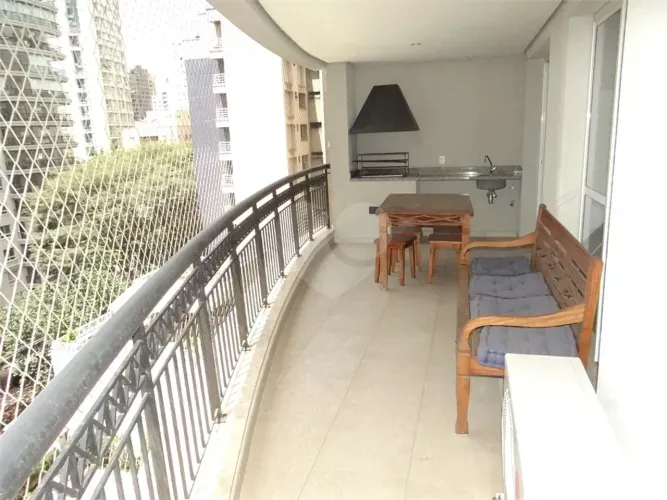 Imóvel para aluguel e venda possui 170 metros quadrados com 4 quartos