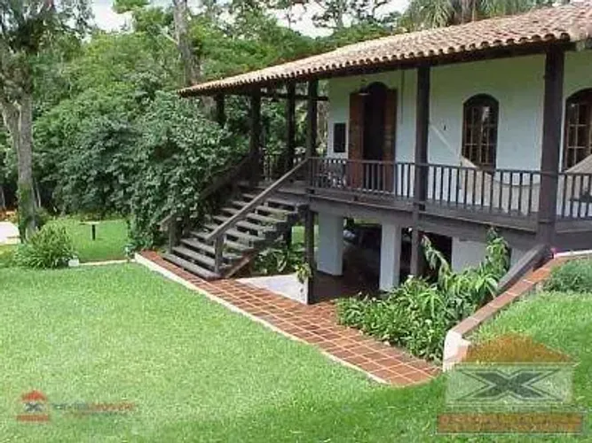 Linda chácara bem localizada