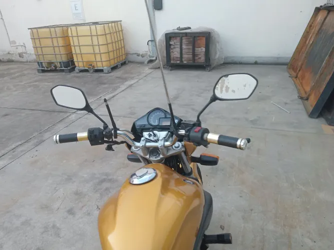 Moto bem cuidada, documentação em dia, manutenção em dia .