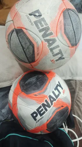 Vendo duas bolas da pênalti 