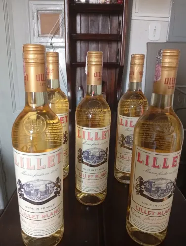 Seis garrafas de LILLET 