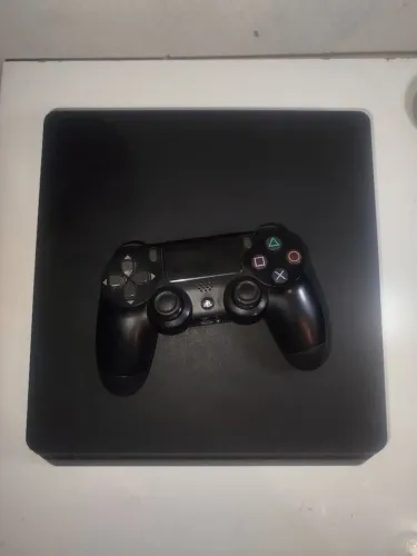 PlayStation 4 Slim - Excelente Estado