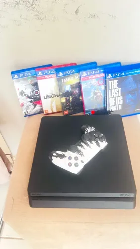 Vendo ps4 com 5 jogos em ótimo estado