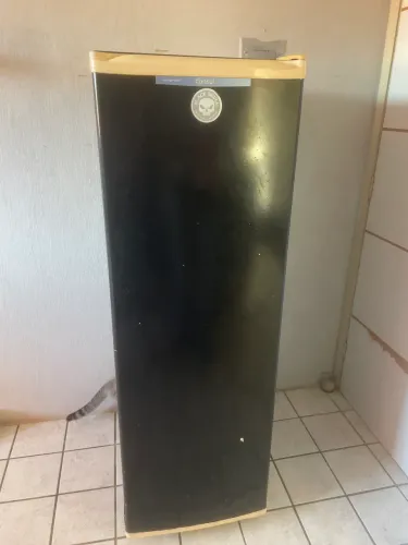 Vendo geladeira com defeito no tubo de gas