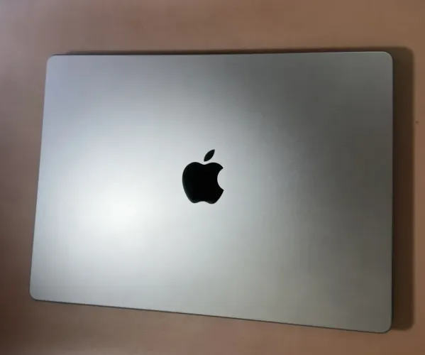 MacBook Pro M5 14" | 24GB RAM | 1TB SSD | Garantia até 01/2027 | 32 ciclos de bateria