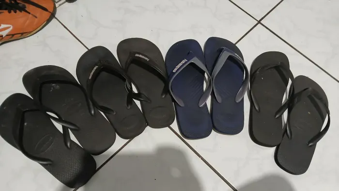 4 pares de chinelos originais havaianas