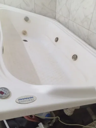 Banheira de hidromassagem.