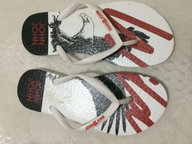 chinelo da John John